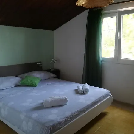 Veroni Lägenhet Sveta Nedelja (Hvar)